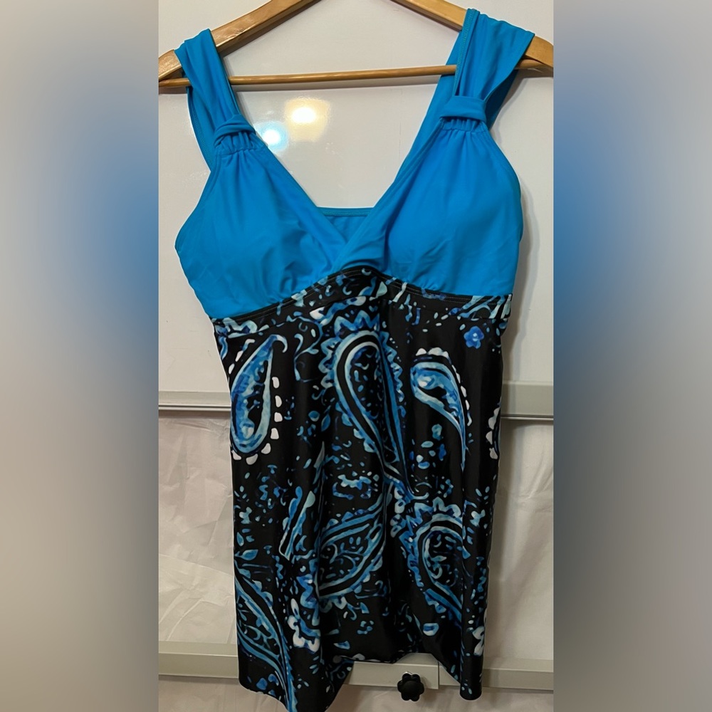 Sz L Women’s 2-piece black and teal blue swimsuit.